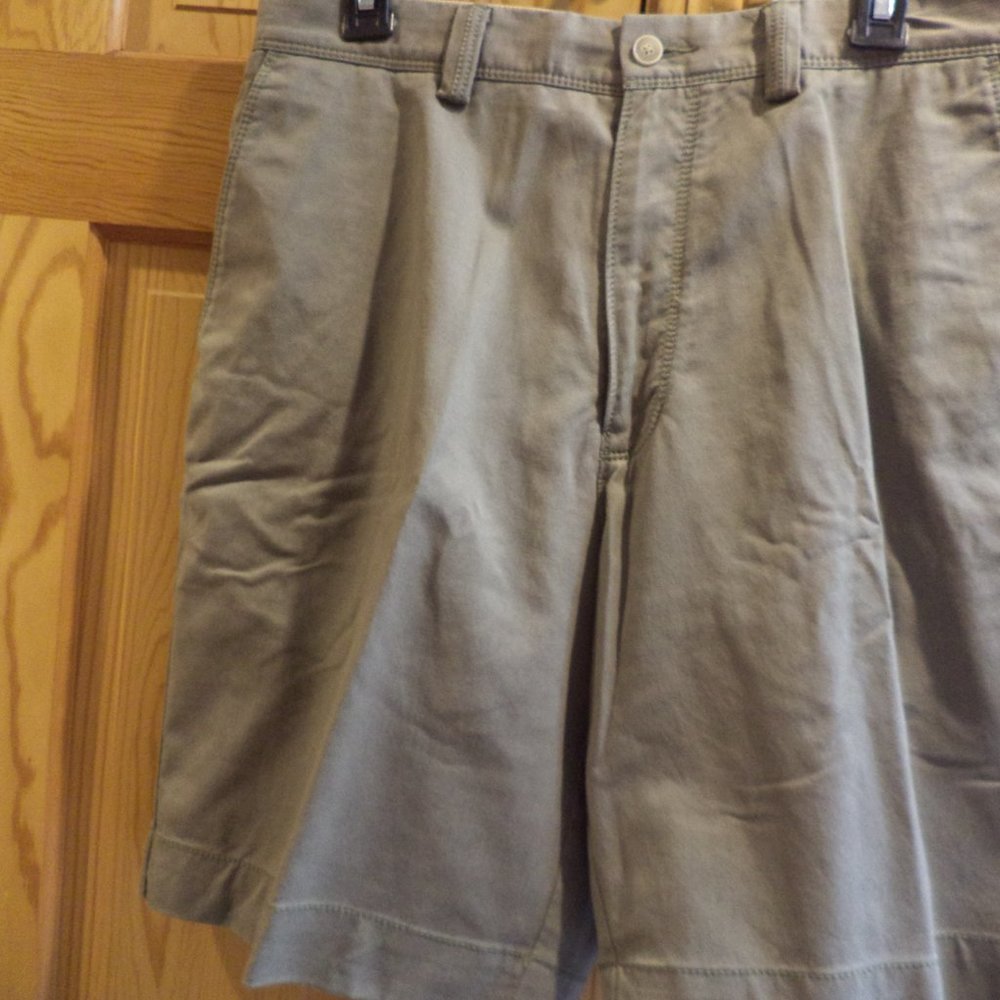 TOMMY BAHAMA SHORT-Green Khaki -Size:33-52% Cotton 45%Tencel3% Spandex